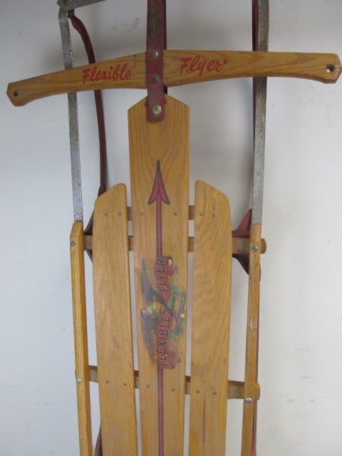 lot 40 image: NICE Vintage Flexible Flyer Sled wEagle Graphics