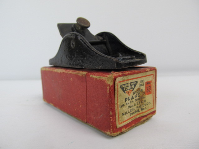 lot 44 image: Vintage MILLERS FALLS Miniature Block Plane wOriginal Box