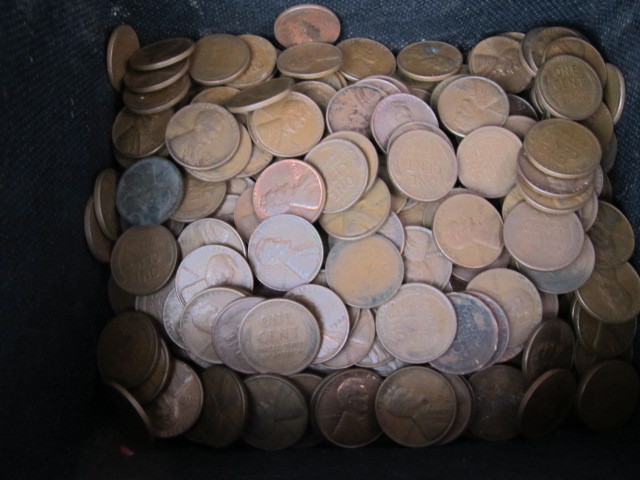 lot 47 image: Estate Lot of Unsearched Wheat Pennies - 275