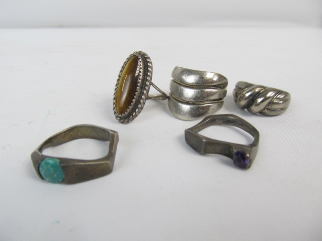 lot 49 image: Lot of 5 Old Vintage Sterling Silver Rings
