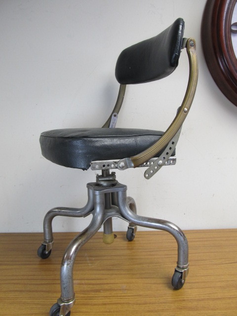 lot 67 image: Vintage Machine Age Industrial Rolling Swivel Chair by DOMORE