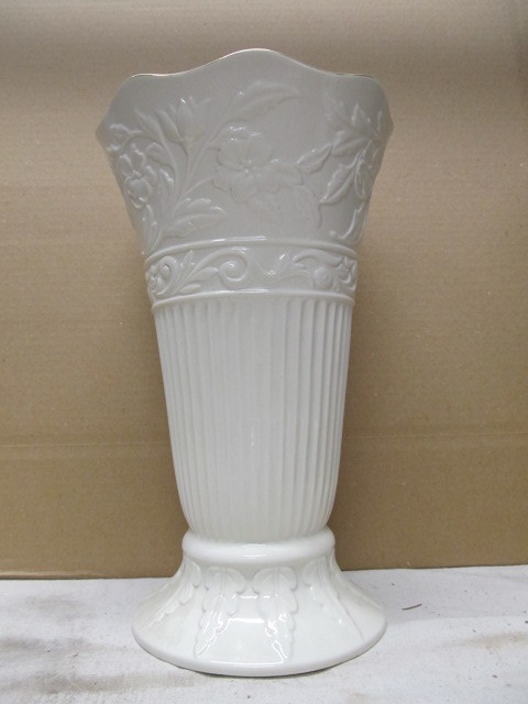 lot 120 image: Large Signed LENOX Porcelain Flower Vase