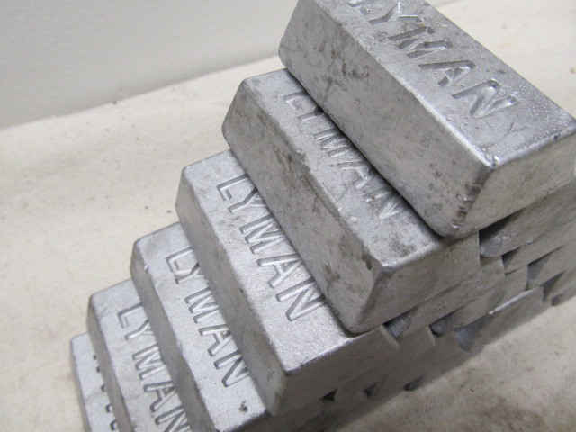lot 109 image: Lot of 1lb Cast Lead Ingots