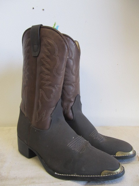 lot 123 image: Ladies Brown Cowboy Boots by Laredo - Size 5 12 D 