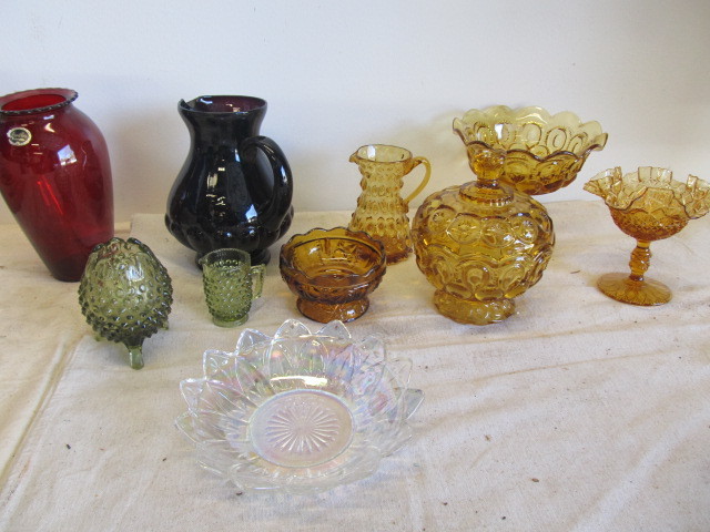 lot 126 image: Large Lot of Vintage Colored Glass