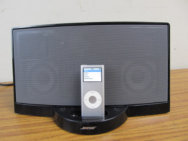 lot 135 image: Working BOSE Sound Dock wiPod