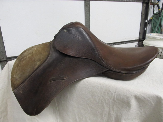 lot 137 image: (2) English Style Horse Saddles - Elite & Cortina