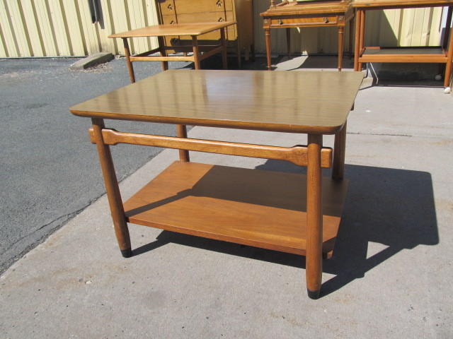 lot 7 image: Mid Century LANE Side Table