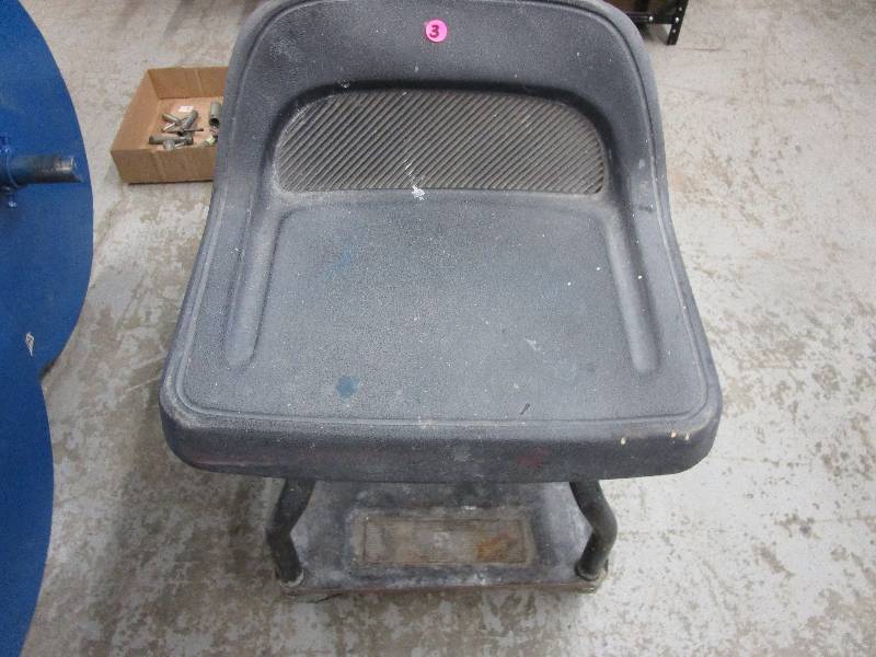 lot 3 image: MAC Shop Chair