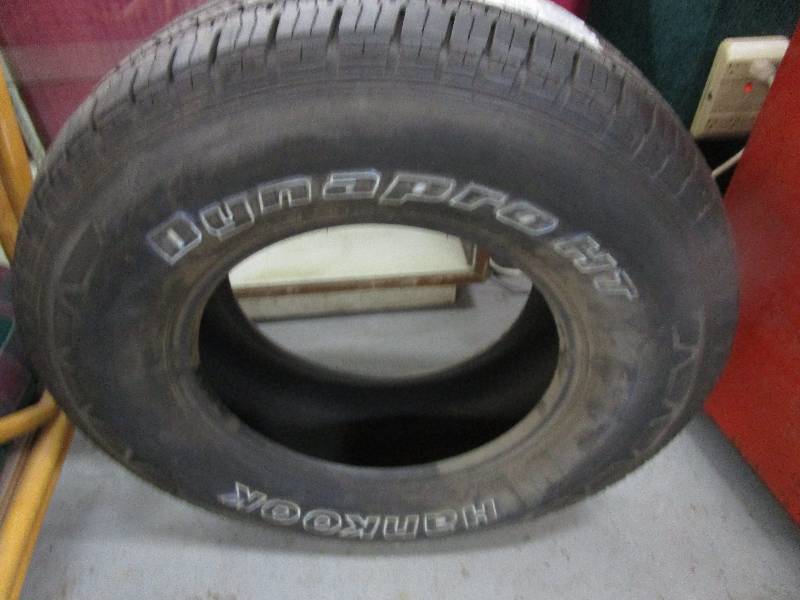 lot 5 image: Tire Unused P25570R16 019T Steer Tire