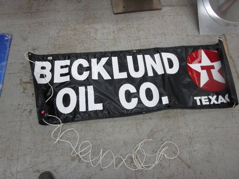 lot 27 image: Texaco Vinyl and Other Sign