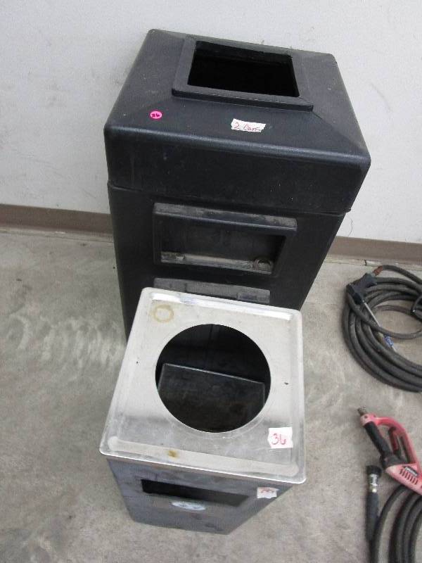lot 36 image: Texaco Garbage Can wsqueegee Holder & Smaller Garbage Can