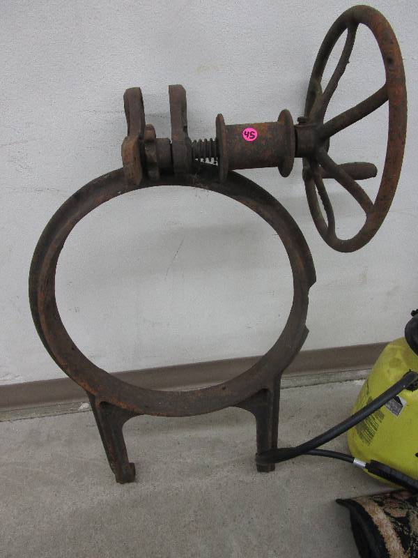 lot 45 image: Rustic Train Car Lid Frame