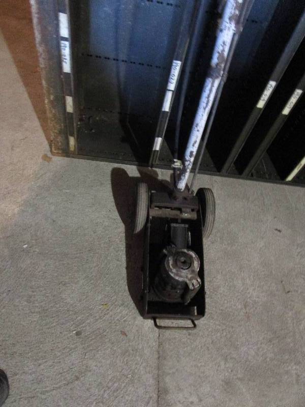 lot 81 image: 20 Ton Truck Jack - Heavy Duty