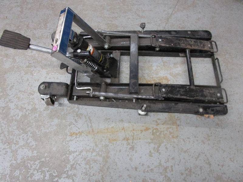 lot 97 image: Motorcycle Jack