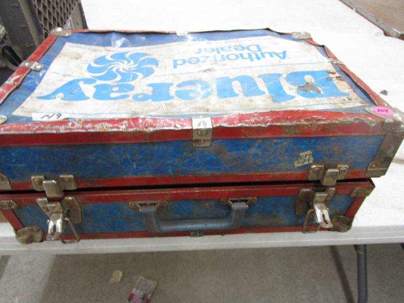lot 104 image: Vintage Suitcase with a Multi meter and CO2 detector and Misc