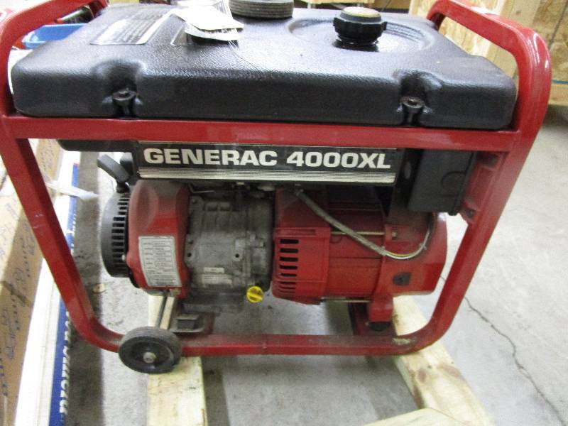 lot 110 image: Generac 4000XL Generator - Works but should be serviced