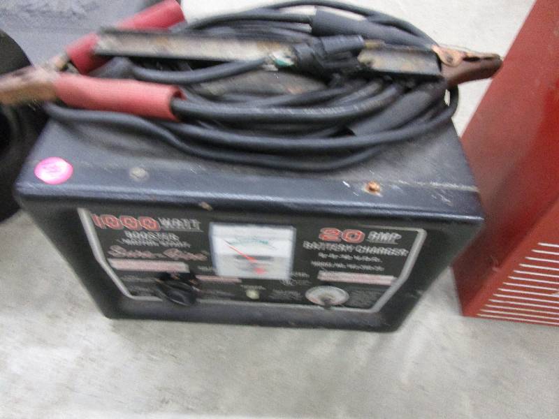 lot 133 image: 20AMP Battery Charger