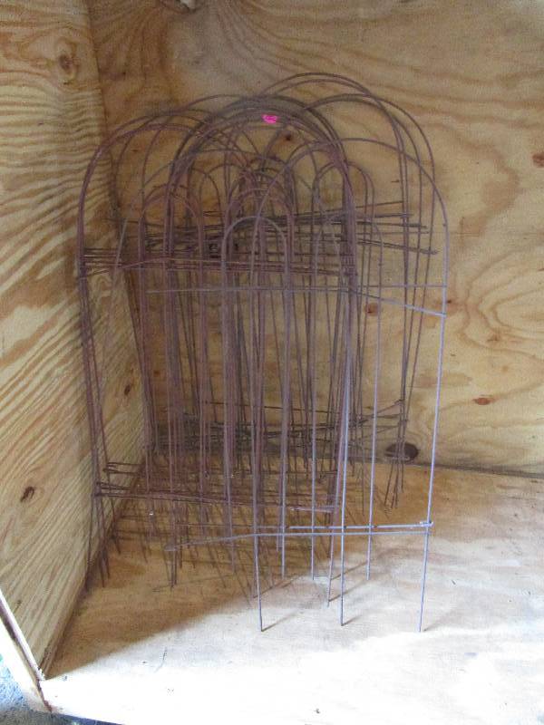 lot 150 image: Fencing 32 H x 17 Wide approximately 18 pieces