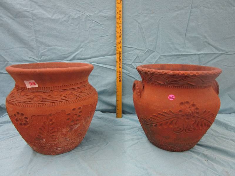lot 162 image: 2 Heavy Clay Flower Pots