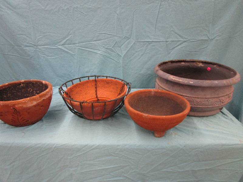 lot 166 image: Various Heavy Duty Flower Pots