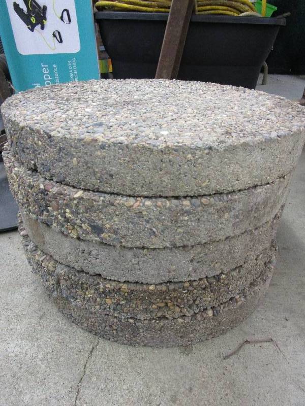 lot 173 image: 5- 16 Round Garden Stepping Stones
