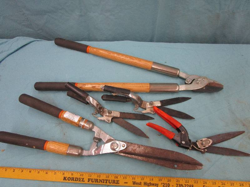 lot 182 image: Hedge Sheers, Lopper, Garden Cutters