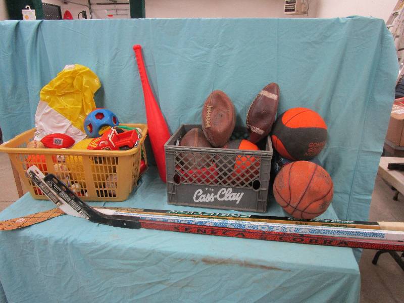 lot 193 image: Balls, Hockeysticks, Sports Equiptment