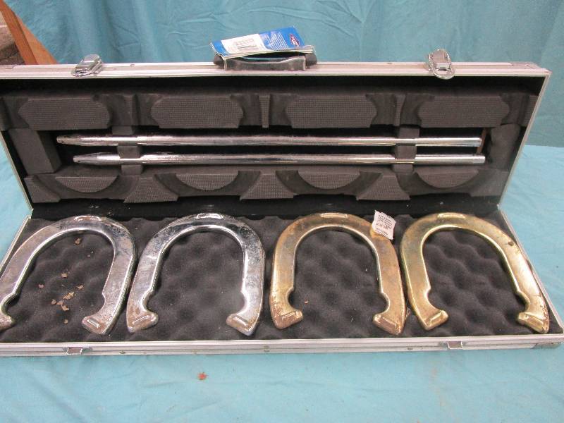 lot 194 image: Horseshoe Set Unused