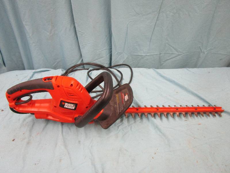 lot 197 image: Black and Decker Hedge Trimmer Works Great