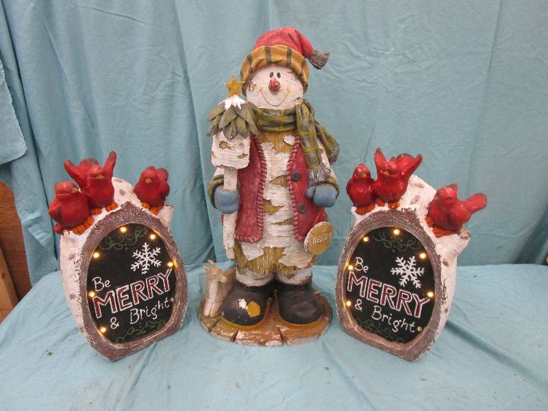 lot 198 image: Christmas Snowman 25 high and Light up Decorations 16