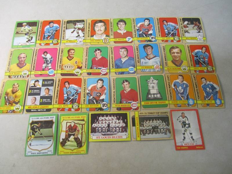 Lot of 29 Hockey Cards 1971-72  FS...
