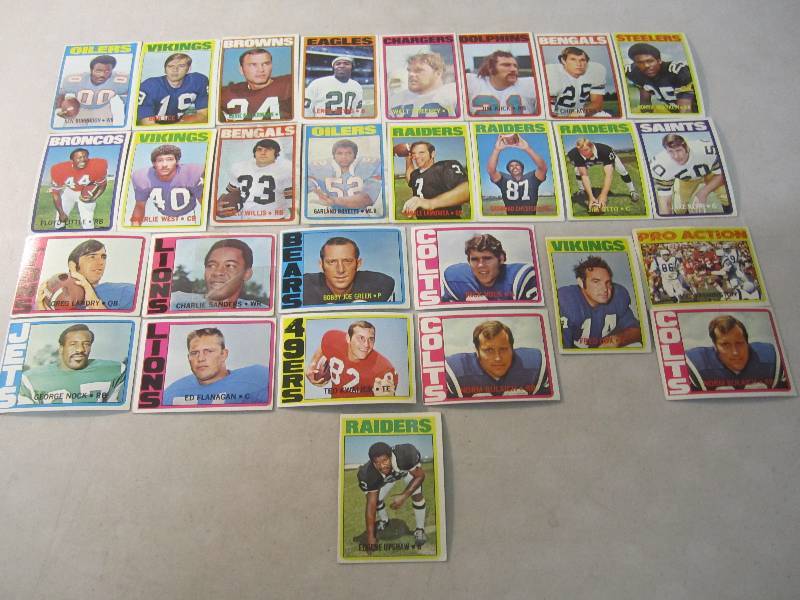 Lot of 28 Football Cards 1972  FS...