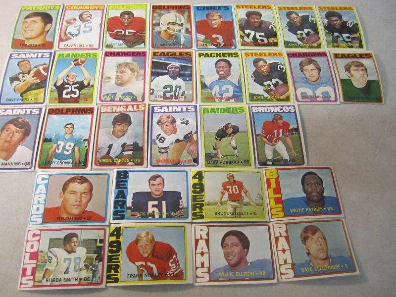 Lot of 30 Football Cards 1972  FS...
