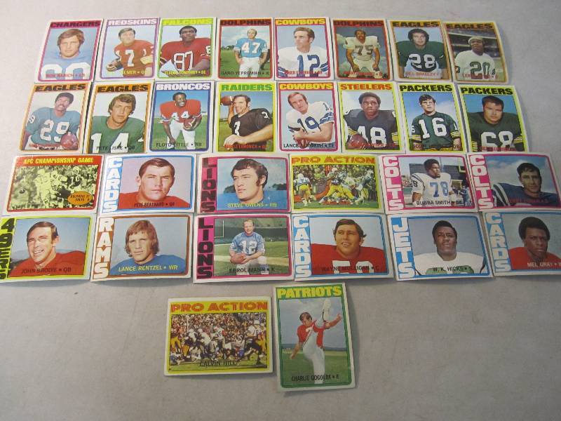 Lot of 30 Football Cards 1972  FS...