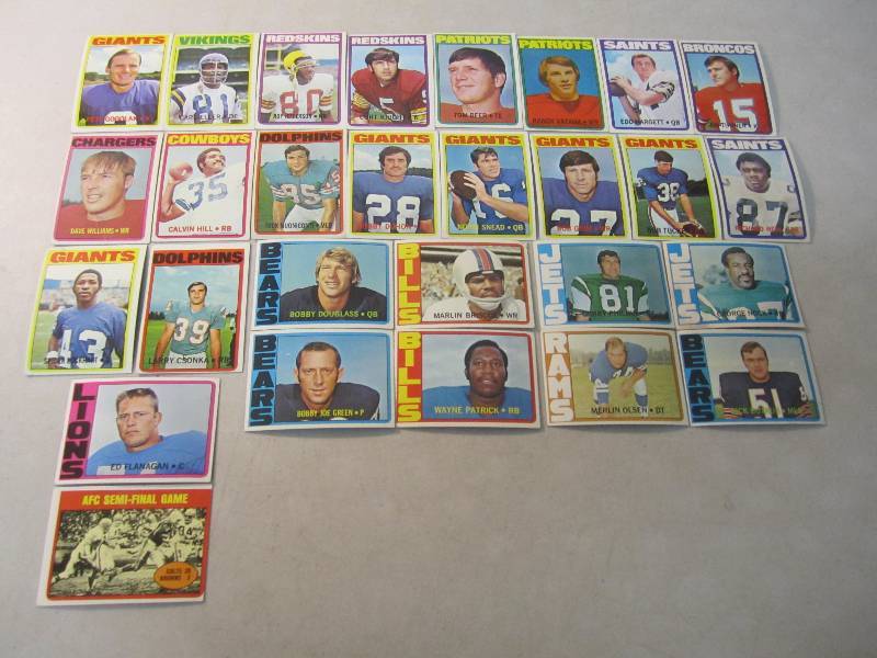 Lot of 28 Football Cards 1972  FS...