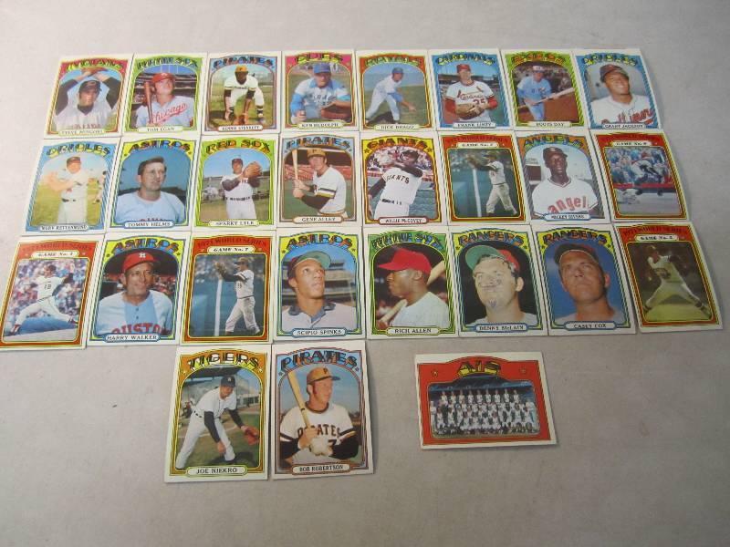 Lot of 27 Baseball Cards 1972  FS...