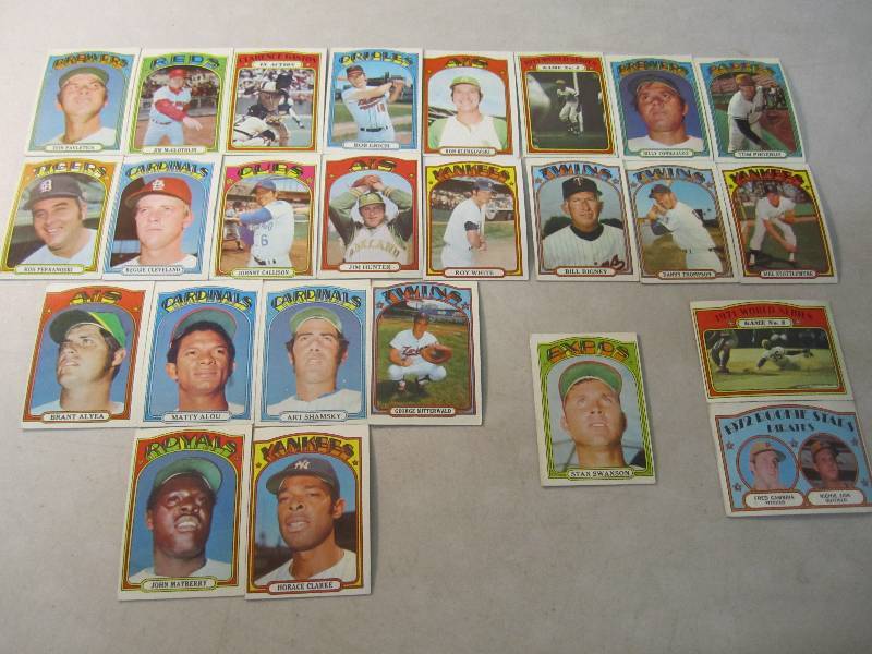 Lot of 25 Baseball Cards 1972  FS...