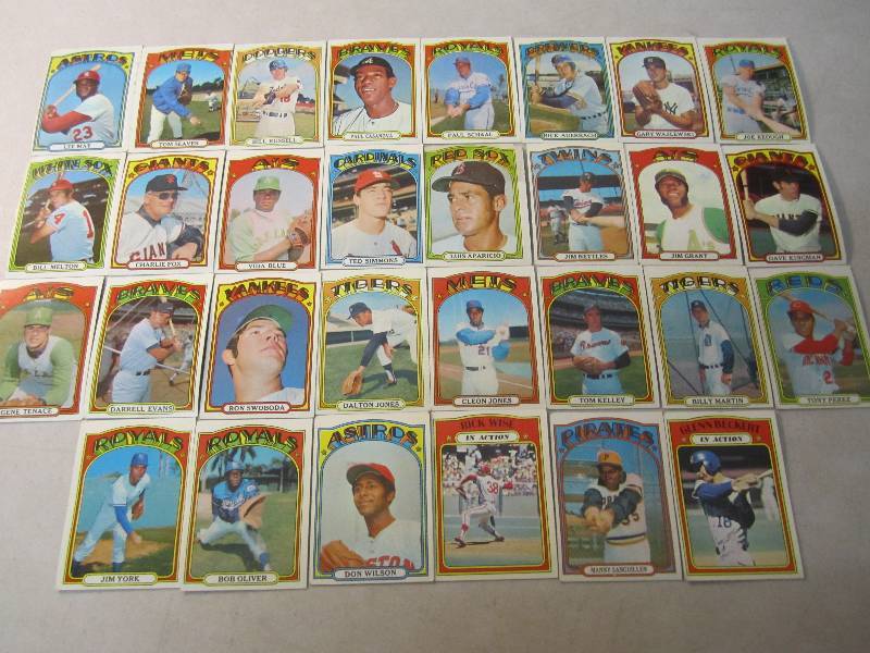 Lot of 30 Baseball Cards 1972  FS...