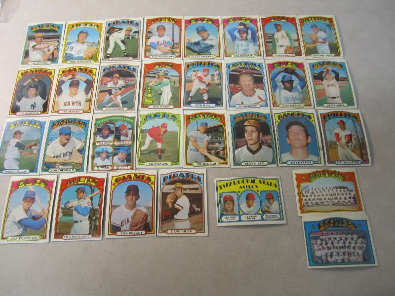 Lot of 31 Baseball Cards 1972  FS...