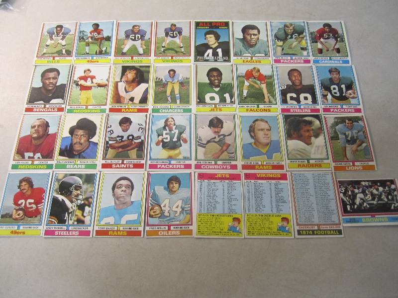 Lot of 32 Football Cards 1974  FS...