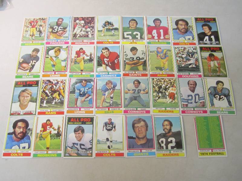 Lot of 31 Football Cards 1974  FS...