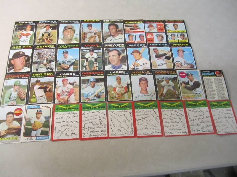Lot of 34 Baseball Cards 196970 19...