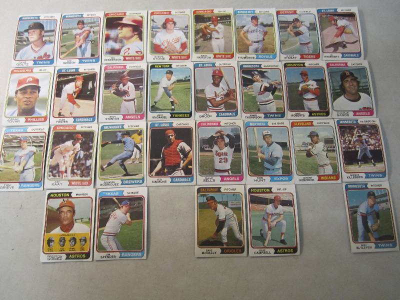 Lot of 29 Baseball Cards 1974  FS...