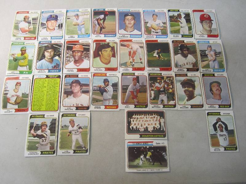 Lot of 29 Baseball Cards 1974  FS...