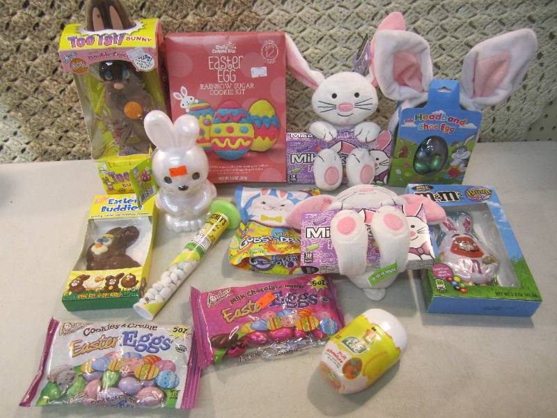 Lot of Misc Easter Candy Etc. See P...