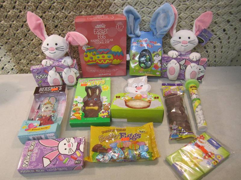 Lot of Misc Easter Candy Etc. See P...