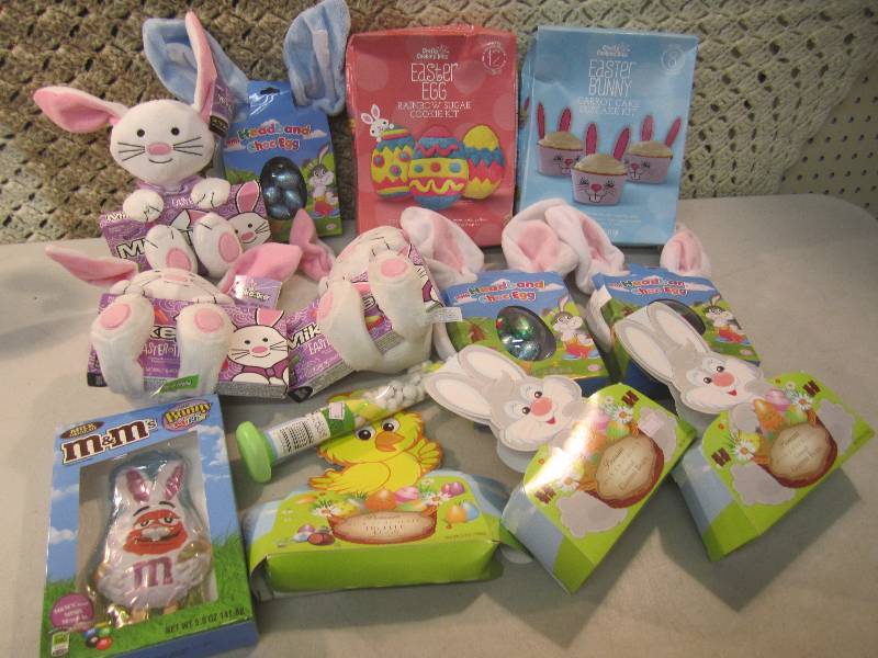 Lot of Misc Easter Candy Etc. See P...