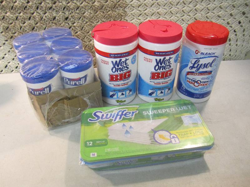 Mix Lot of Wet Wipes and Swiffer Sw...