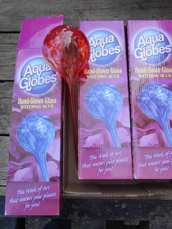 3 Auqua Globes in Box